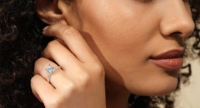 Amazon.com: Diamond Wish IGI Certified 1 Carat Oval Shape Lab Grown Diamond  Ribbon Halo Engagement Ring for Women in 14k Rose Gold (I-J, VS-SI, cttw)  Promise Anniversary Ring Size 4 : Clothing,